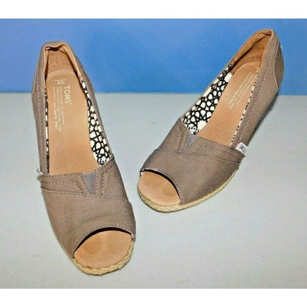TOM'S TAN & BEIGE COLOR HIGH HEEL SANDALS, WOMAN'S SIZE 7